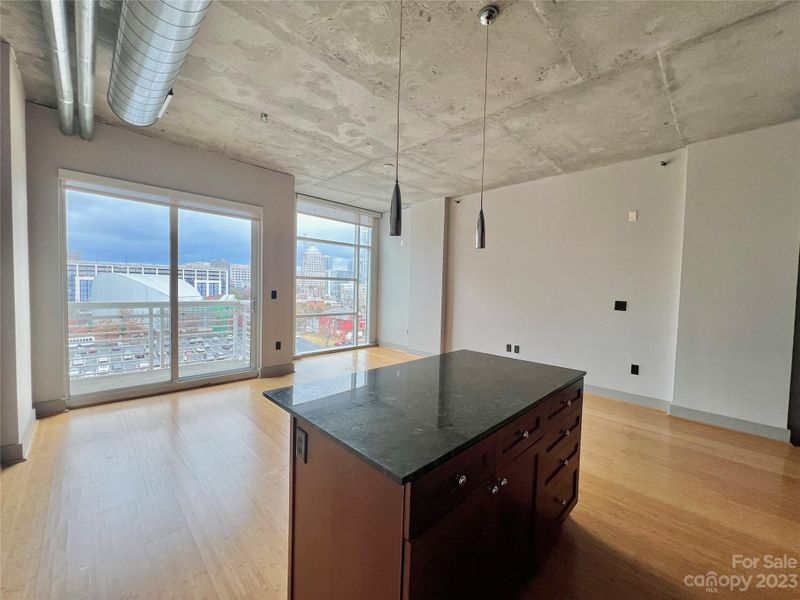 505 E 6th St #902, Charlotte, NC 28202