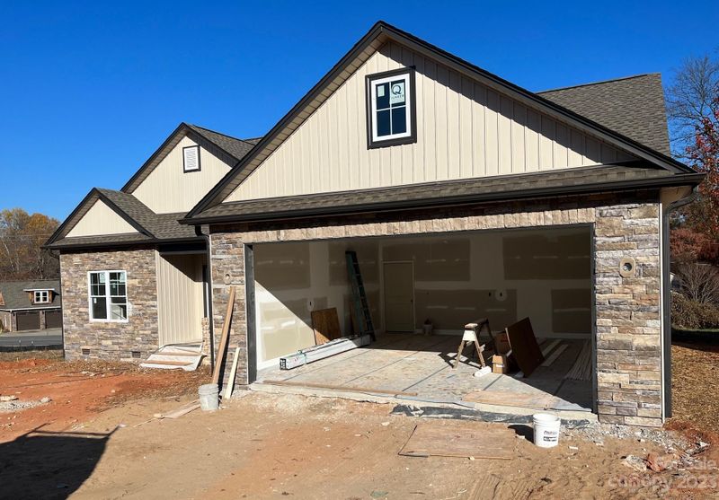 4948 Southview Dr, Hickory, NC 28602