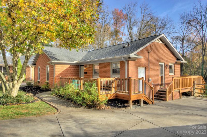 2058 Edgewater Dr, Charlotte, NC 28210