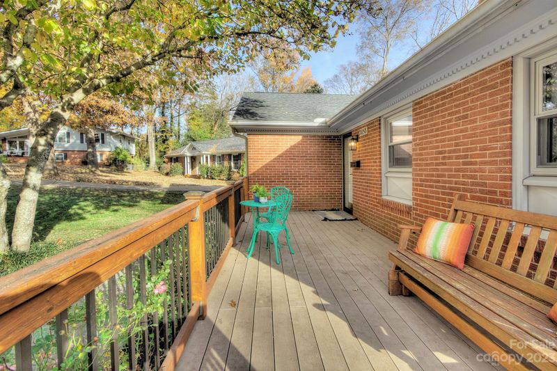 2058 Edgewater Dr, Charlotte, NC 28210