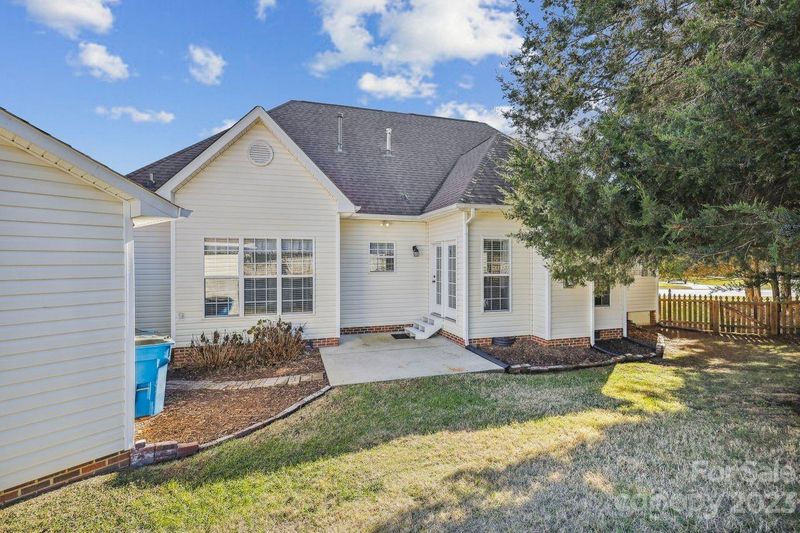8252 Deer Dr, Harrisburg, NC 28075