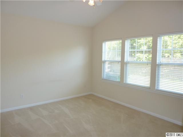 9539 Long Hill Dr, Charlotte, NC 28214