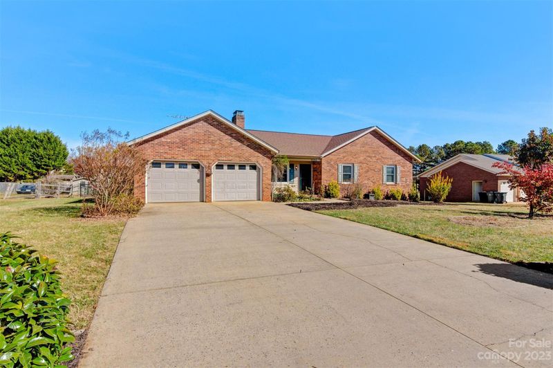 5164 Olde School Dr, Hickory, NC 28602