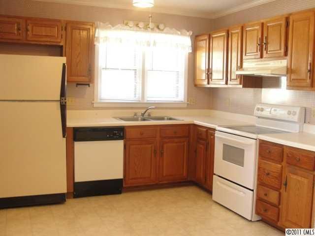 1123 Lightwood Dr, Matthews, NC 28105