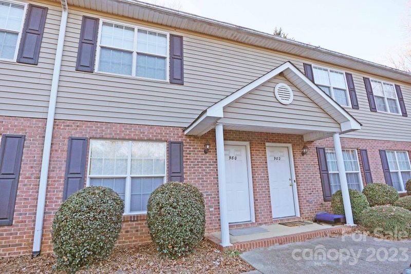 972-986 8th Ave NW, Hickory, NC 28601