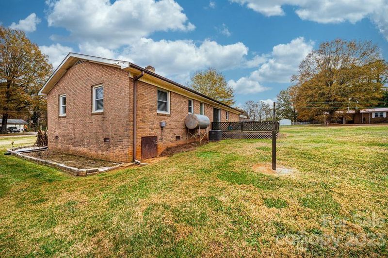 2411 Hillside Dr, Newton, NC 28658