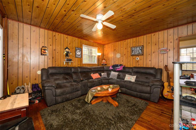 817 Circle View Dr, Gastonia, NC 28054