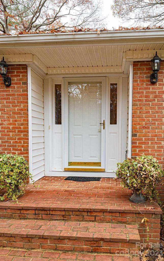 1044 18th Ave NW, Hickory, NC 28601