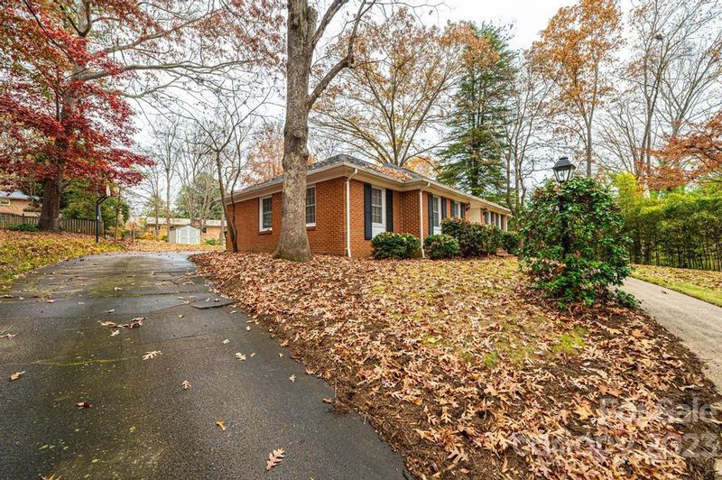 1044 18th Ave NW, Hickory, NC 28601