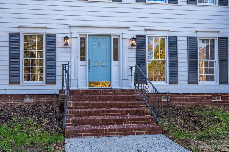 4021 Windwood Cir, Charlotte, NC 28226