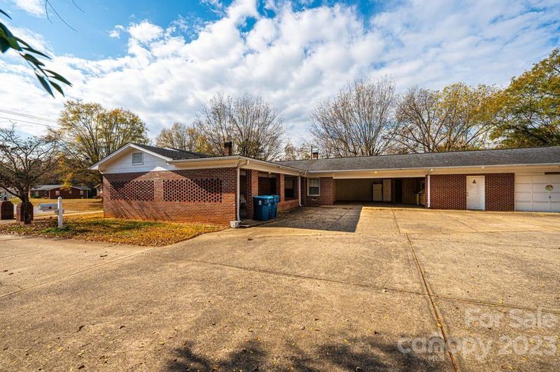 2368 2nd Ave NW, Hickory, NC 28601