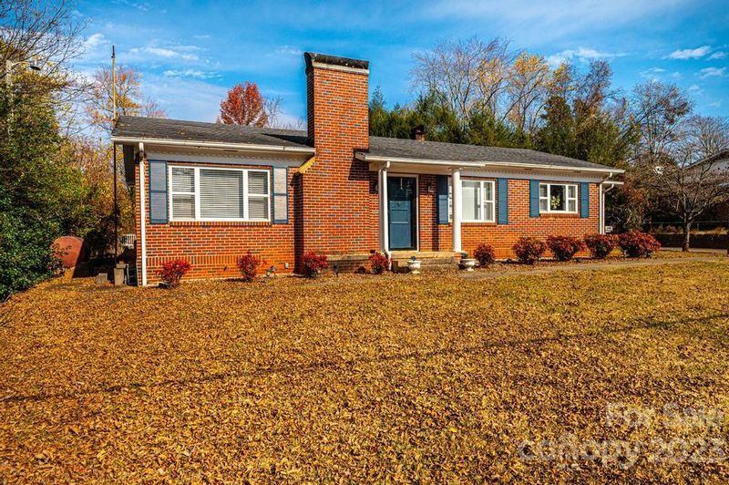 2368 2nd Ave NW, Hickory, NC 28601