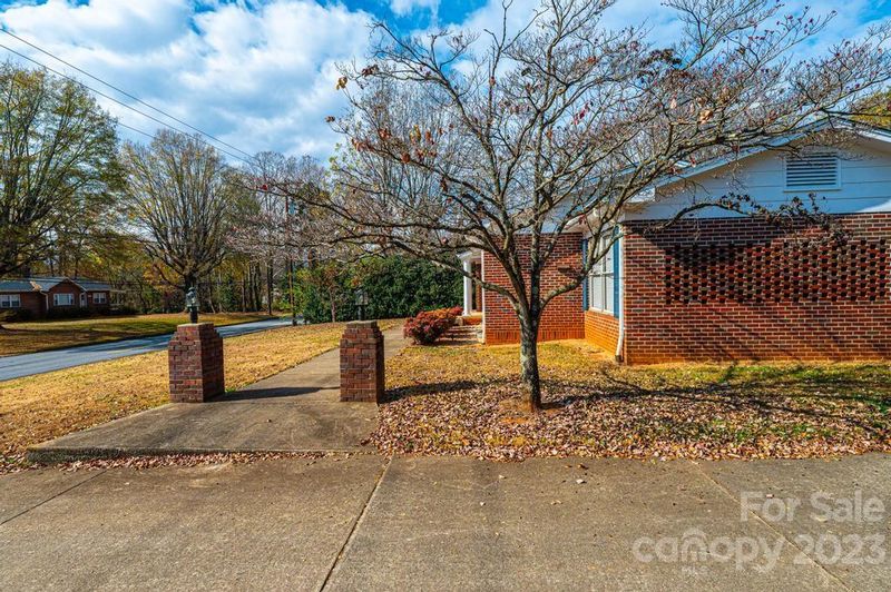 2368 2nd Ave NW, Hickory, NC 28601