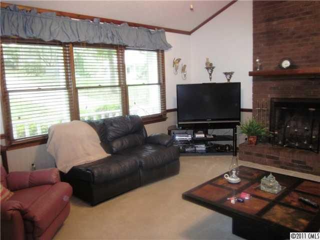 320 Treeline Dr, Belmont, NC 28012
