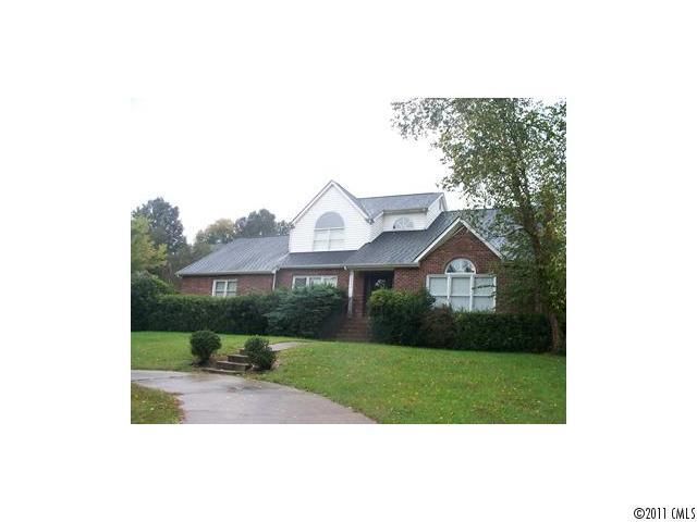 8030 Brocklehurst Ln, Charlotte, NC 28215