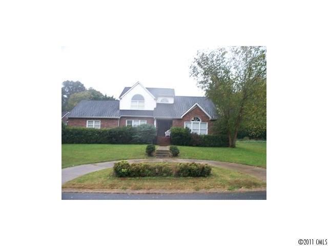 8030 Brocklehurst Ln, Charlotte, NC 28215