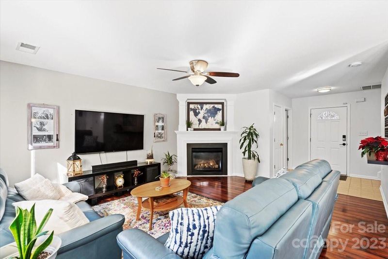 8215 Weeping Fig Ln, Charlotte, NC 28215