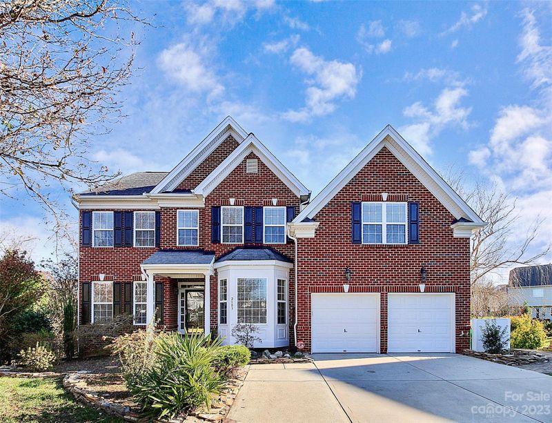 2103 Oakcliffe Ct, Harrisburg, NC 28075