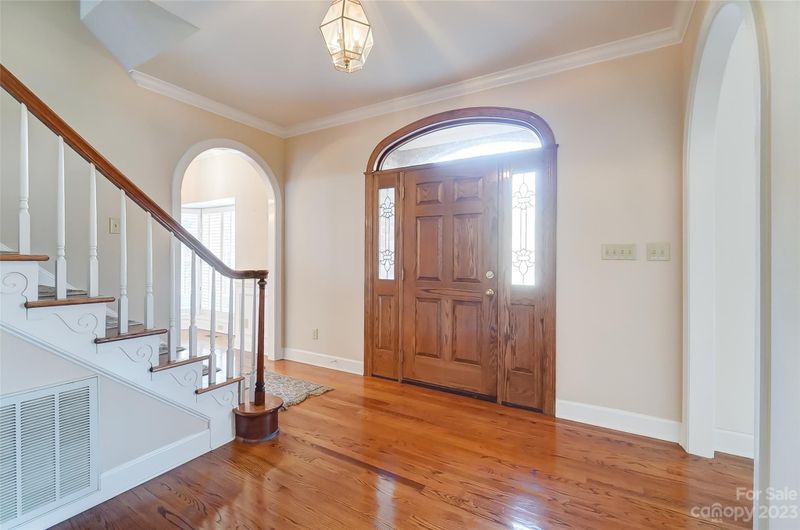 8512 Foxbridge Dr, Matthews, NC 28104