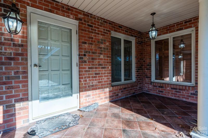 4125 5th St NW, Hickory, NC 28601