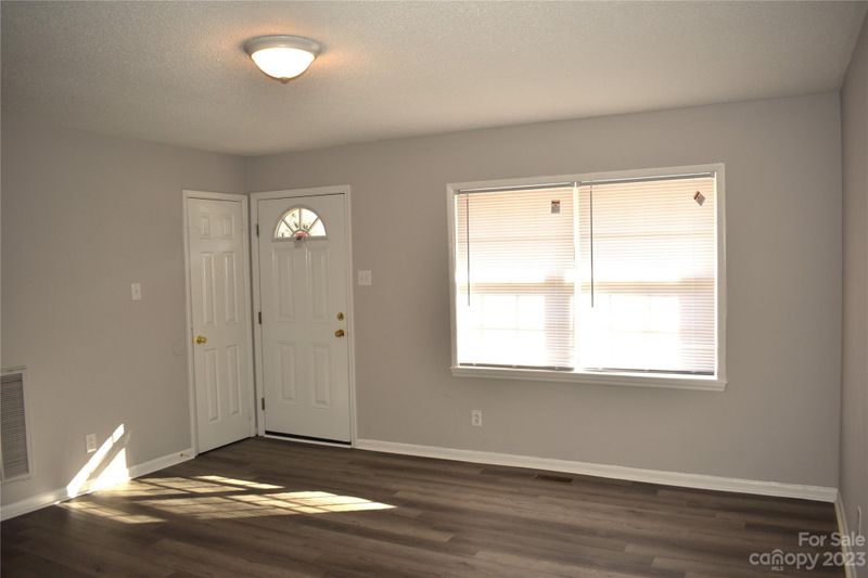 1063 Parkview Dr, Gastonia, NC 28054