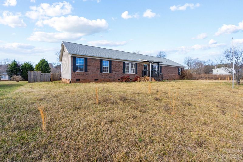 141 Titanium Dr, Statesville, NC 28625