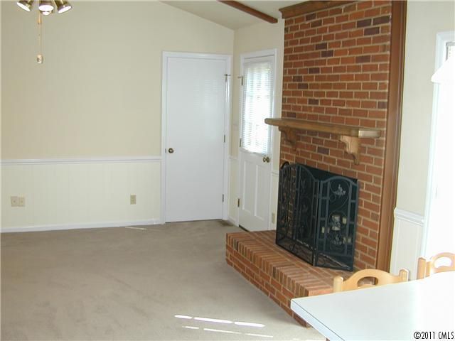 414 Foxfield Ln, Matthews, NC 28105