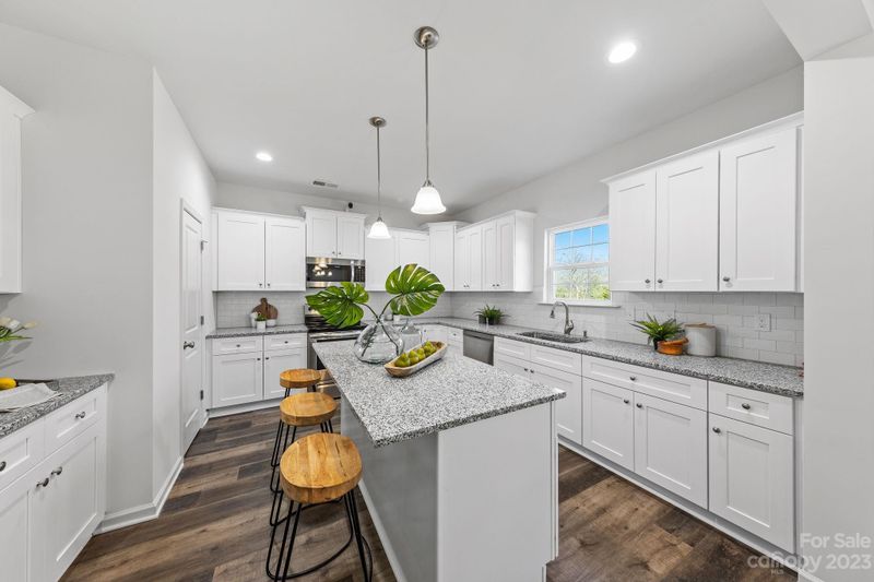 4916 Spring Ln, Charlotte, NC 28213