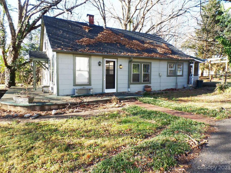 481 14th Ave NE, Hickory, NC 28601