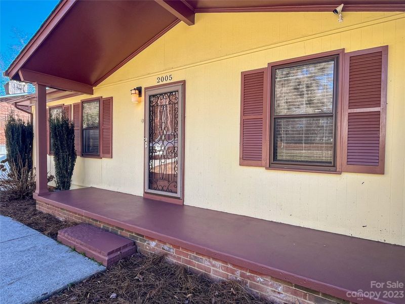 2005 4th Ave NW, Hickory, NC 28601