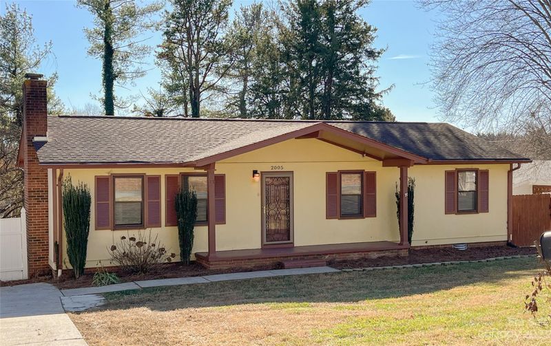 2005 4th Ave NW, Hickory, NC 28601