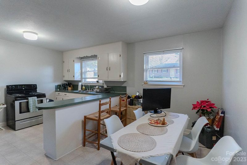 225 Jenkins Ave, Mount Holly, NC 28120