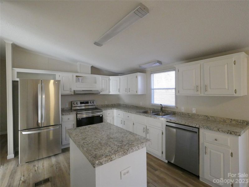 1010 Lakeland Ave, Lincolnton, NC 28092