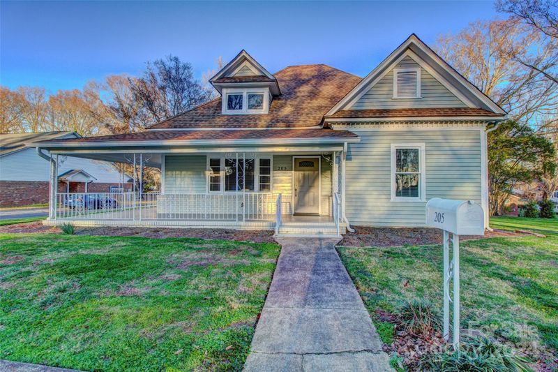 205 S Dixie St S, Cherryville, NC 28021