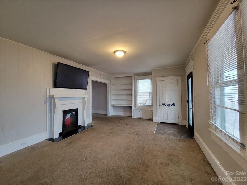 647 E Front St, Statesville, NC 28677