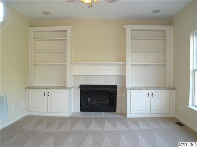 8040 Fairmeadows Dr, Charlotte, NC 28269
