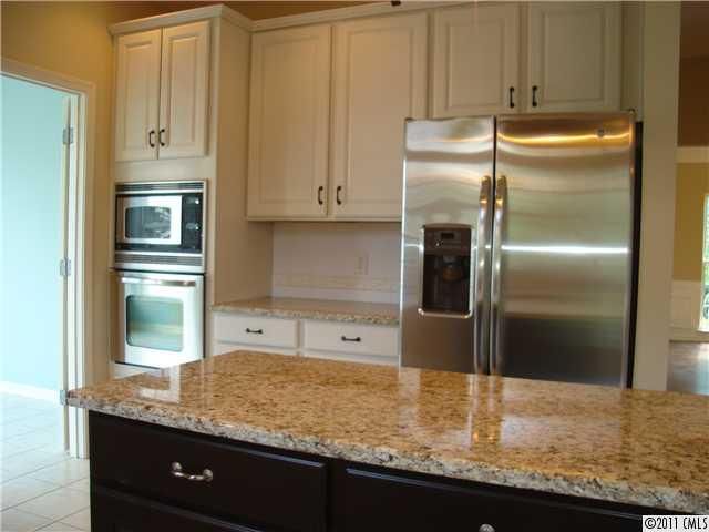 8040 Fairmeadows Dr, Charlotte, NC 28269
