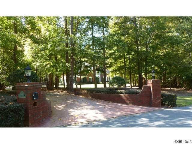 8540 Foxbridge Dr, Matthews, NC 28104