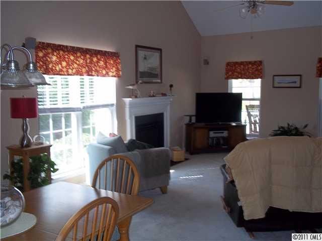 105 W High Ridge Ct, Mount Holly, NC 28120