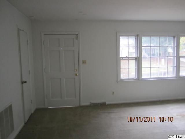 1061 Mclaughlin Dr, Charlotte, NC 28212