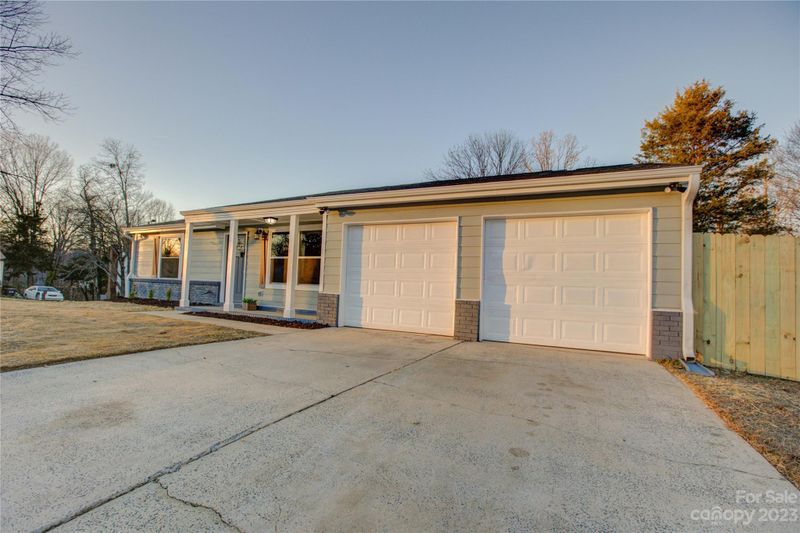 6552 Rocklake Dr, Charlotte, NC 28214