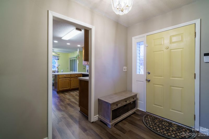 5067 Forest Ridge Dr, Hickory, NC 28602
