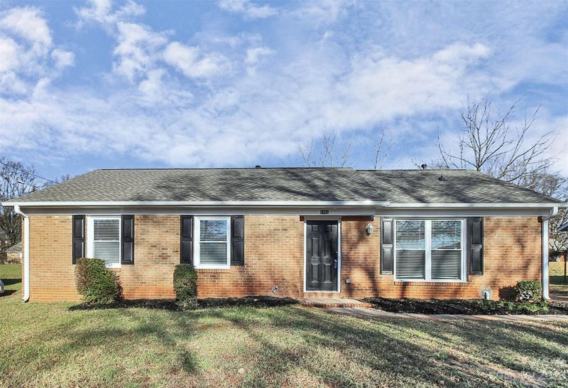 3701 Firestone Dr, Charlotte, NC 28216