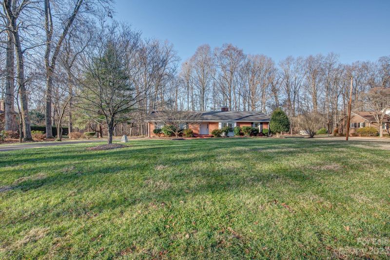 911 Pierce Ave, Mount Holly, NC 28120