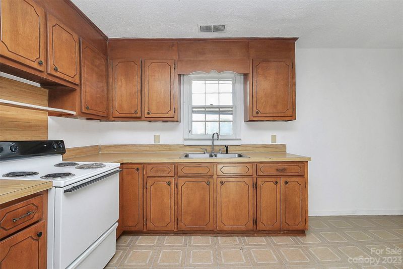 336 Mayflower Ave, Cramerton, NC 28032