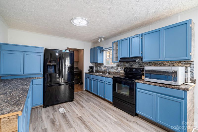 2126 Blueprint Ct, Crouse, NC 28033