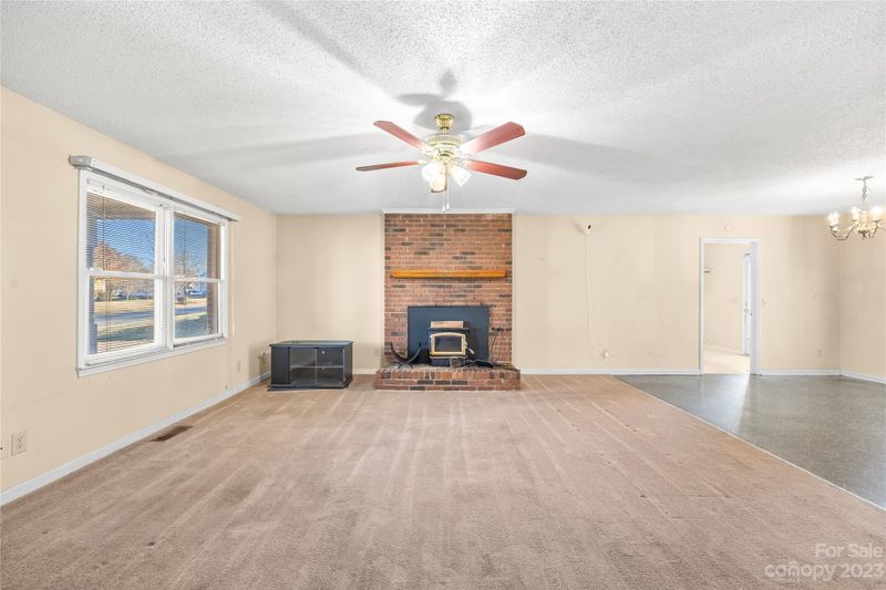 745 Deerfield Dr, Mount Holly, NC 28120
