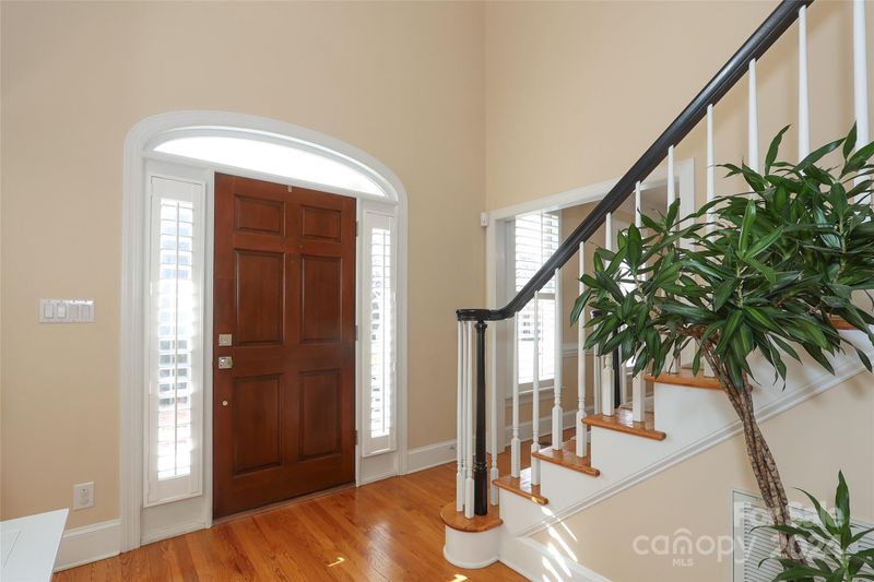 629 Queen Charlottes Ct, Charlotte, NC 28211