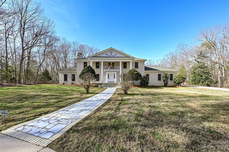 300 Auckland Ln, Matthews, NC 28104
