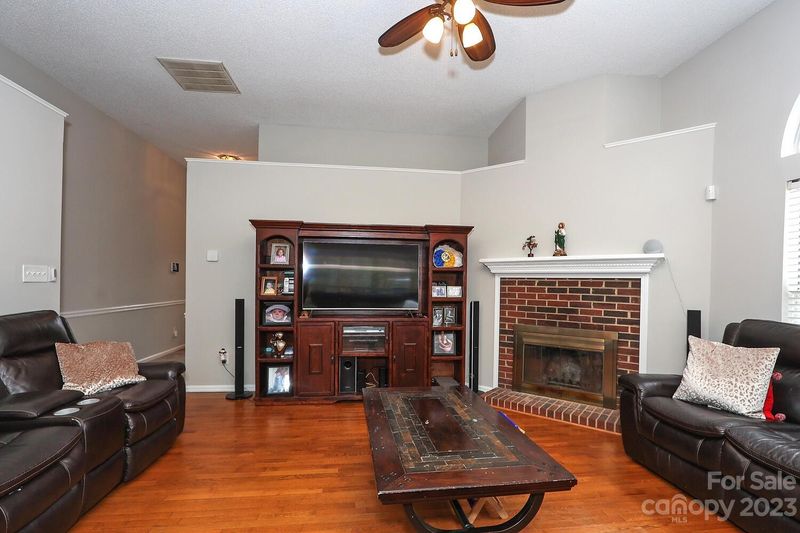 2118 Sloan Dr, Charlotte, NC 28208